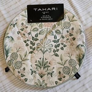 NWT Tahari Home Round Floral Set Of 4 Dining Placemats 15in